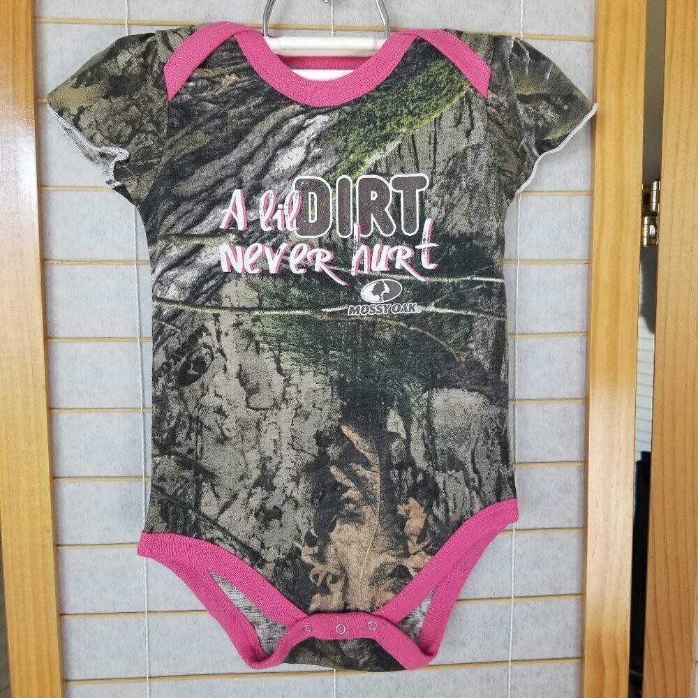 Mossy Oak Baby Bodysuit One-Piece Shirt with Snaps Camo Pink Toddler Size 12M